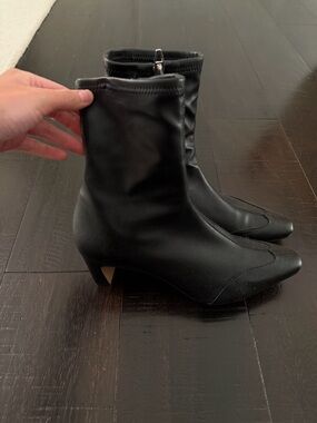 Dolce Vita Black Pointed Toe Stretch Ankle Boots
